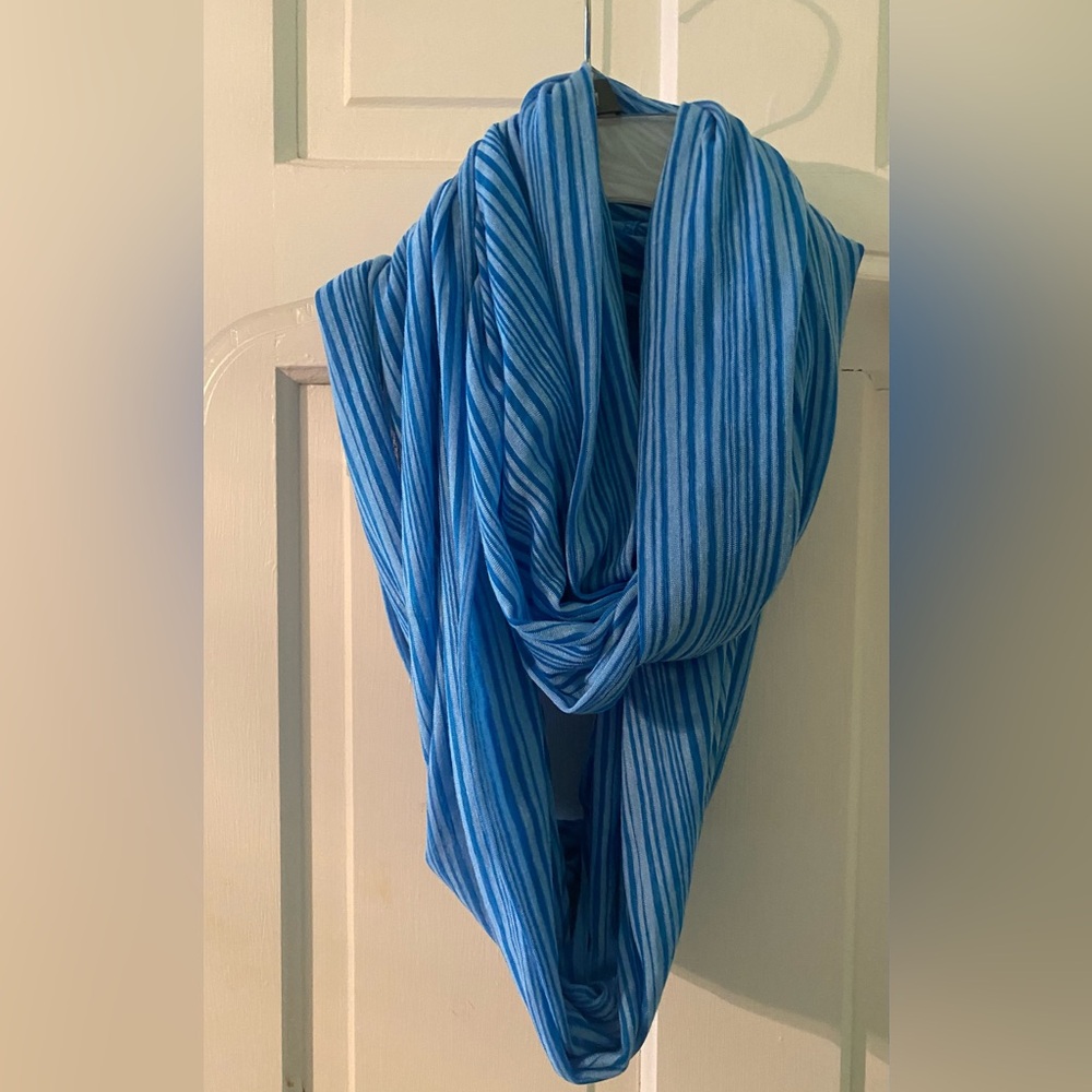 Gap infinity scarf